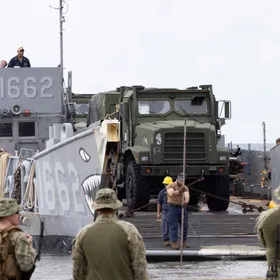 "عمليات سرية لتهيئة ساحة المعركة".. ترمب يوافق على خطط استخباراتية للضغط على فنزويلا