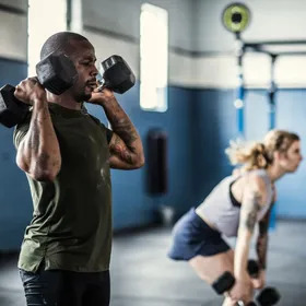 تأخير الشيخوخة والحفاظ على شباب الدماغ.. فوائد إضافة لبناء العضلات