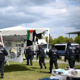 شرطة برلين تزيل مخيم اعتصام معارض لحرب غزة قرب البرلمان