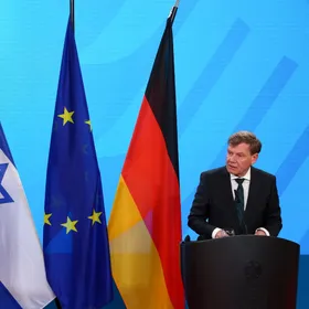 وزير الخارجية الألماني يوهان فاديفول مع وزير الخارجية الإسرائيلي جدعون ساعر خلال مؤتمر صحافي في العاصمة برلين. 5 يونيو 2025 - REUTERS