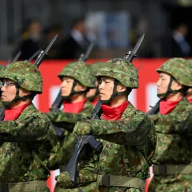 وسط الأزمة مع الصين.. عقيدة اليابان النووية تهدد بتأجيج توتر سياسي جديد في شرق آسيا