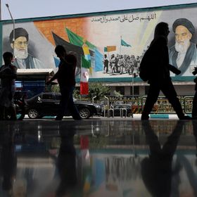 حرب إيران وإسرائيل: خامنئي يتهم واشنطن بالخداع.. وترمب: العقوبات على نفط طهران سارية