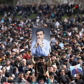 تركيا.. حليف لأردوغان يطرح فكرة الإفراج عن المعارض صلاح الدين دمرداش