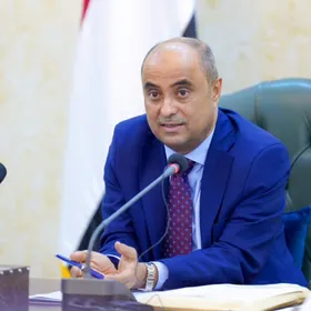 اليمن.. بن بريك يقدم استقالة الحكومة والعليمي يعيّنه مستشاراً اقتصادياً