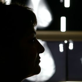لجنة أميركية: فحص سرطان الثدي يجب أن يبدأ في سن الأربعين