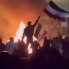 احتجاجات إيران تتصاعد.. والجيش يتعهد بحماية الممتلكات العامة "تحت قيادة خامنئي"