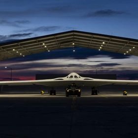 بـ"ذخائر نووية".. أول مقاتلتين أميركيتين من طراز B-21 تحلقان في 2026