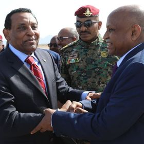 كامل إدريس يصل بورتسودان.. تحديات كبيرة تواجه رئيس وزراء السودان الجديد