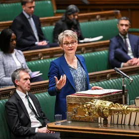 بريطانيا ترفض موقف فرنسا وإيطاليا بشأن محادثات محتملة مع بوتين