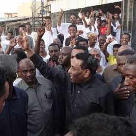 رئيس الوزراء السوداني يصل الخرطوم في أول زيارة منذ تعيينه