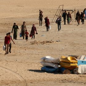 يوم دامٍ في لبنان.. إسرائيل تقتل المئات و"حزب الله" يرد بالصواريخ