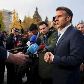 ماكرون ينفي التحذير من "خيانة أميركية محتملة" لأوكرانيا