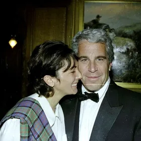 محكمة أميركية تسمح بنشر وثائق قضية جيلاين ماكسويل شريكة جيفري إبستين