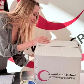 أنجلينا جولي تتفقد مساعدات غزة بزيارة معبر رفح من الجانب المصري