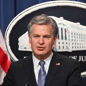 مدير FBI يحذر من هجوم "إرهابي" منسق في الولايات المتحدة