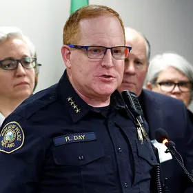 بعد حادث مينيابوليس.. ضباط الهجرة يطلقون النار على شخصين في بورتلاند