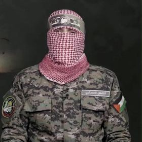 "أبو عبيدة" في مرمى نيران إسرائيل.. من هو صوت القسام "الملثم"؟
