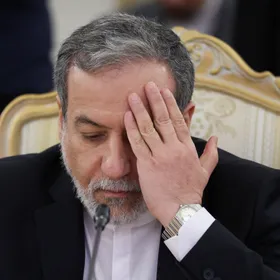 إيران تتمسك بتخصيب اليورانيوم والصواريخ الباليستية وتدعو ترمب إلى "الدبلوماسية"