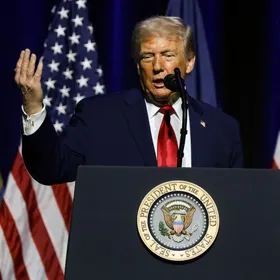 الرئيس الأميركي: معاداة الرسوم الجمركية تعني تأييد الصين