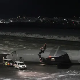 الدنمارك وحلفاؤها يعززون وجودهم العسكري في جرينلاند وسط ضغوط ترمب