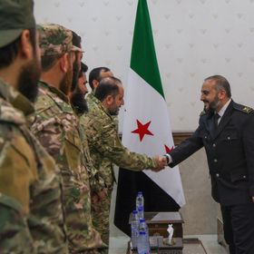 وزير الدفاع السوري: مهلة الدمج بالجيش لا تشمل الفصائل المسلحة في شمال شرق البلاد