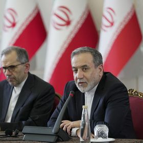 إيران تطالب بتعويضات مالية وتشترط ضمانات قبل استئناف المحادثات مع واشنطن