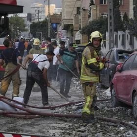 ضربات إسرائيلية مكثفة على قادة إيران ومنشآتها النووية.. وخامنئي يتوعد تل أبيب بـ"عقاب قاس"