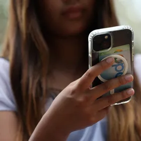 جوجل تشدد الرقابة على حسابات القصَّر: موافقة الوالدين شرط للإلغاء