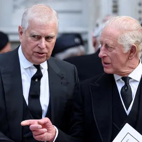 ملك بريطانيا يجرد شقيقه من لقبه الملكي لعلاقته بإبستين