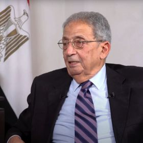 عمرو موسى: عاملني القذافي في البداية بوصفي جاسوساً أميركياً ثم تغيرت الأمور