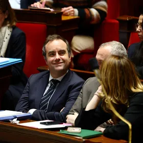 فرنسا.. لوكورنو يكشف تعديلات موازنة 2026 والمعارضة تلوح بحل البرلمان