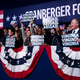 بحملات مناهضة للرئيس.. الديمقراطيون يكتسحون أولى المعارك الانتخابية في ولاية ترمب الثانية