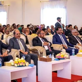 بحضور عربي.. الرئيس الصومالي يزور مدينة لاسعانود لأول مرة منذ 50 عاماً