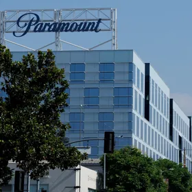 "وارنر براذرز " ترفض عرضاً جديداً من "باراماونت".. وتتمسك بـ"نتفليكس"