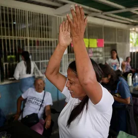 فنزويلا تفرج عن سجناء سياسيين وتتعهد بـ"إنقاذ" مادورو