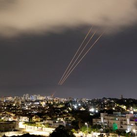 إيران تشن أول هجوم مباشر على إسرائيل