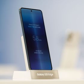 سامسونج تسخر من أبل في إعلان "جلاكسي S25 إيدج"