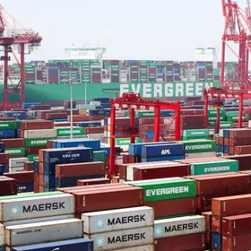 الصين تُقر تعديلات قانونية لتعزيز قدرات "الحرب التجارية"