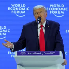 ترمب يهاجم الجميع في "دافوس": جرينلاند أرض أميركية وكنا أغبياء لتسليمها للدنمارك