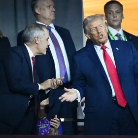 رئيس وزراء كندا يقلل من تهديدات ترمب: "تكتيك تفاوضي" قبل مراجعة اتفاق التجارة