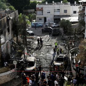 قصف متبادل بين إسرائيل و"حزب الله".. وتل أبيب تتوعد بـ"ضربات أكثر حدّة"