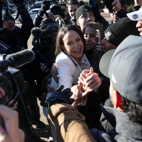 مدير CIA في كاراكاس.. والرئيسة المؤقتة تدعو لتحسين العلاقات مع واشنطن