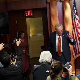 مجلس الشيوخ الأميركي يمرر مشروع التمويل المؤقت للحكومة.. ويتجنب إغلاقاً فوضوياً