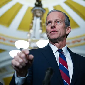 "عصابة الثمانية" تجتمع في الكونجرس.. وقائد القيادة الجنوبية يلتقي مشرعين قبل تنحيه