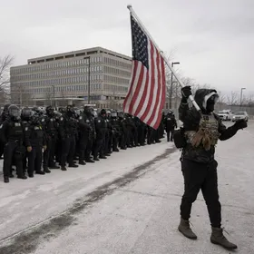 ترمب هدد بتفعيله في مينيسوتا بعد تصاعد الاحتجاجات.. ما هو "قانون التمرد"؟