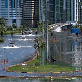 رئيس الإمارات: دراسة حالة البنية التحتية بعد الأمطار.. وتقديم الدعم للأسر المتضررة