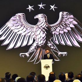 سوريا تغيّر شعار الدولة.. والشرع: بلادنا لا تقبل التقسيم