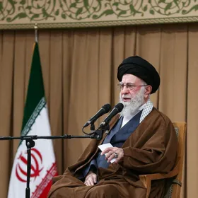 تحذيرات استخباراتية إيرانية من "استهداف المرشد" وإثارة الاضطرابات