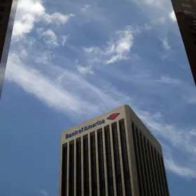 موظفة سابقة تطالب "بنك أوف أميركا" بتعويض مالي عن الوقت المستغرق في فتح حاسوبها