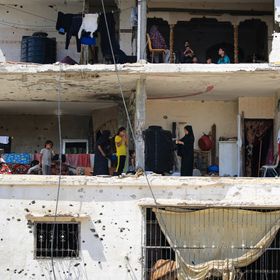 مصر تكثف اتصالاتها لتجاوز عقبات اتفاق وقف إطلاق النار.. ومعارك "عنيفة" في شمال غزة